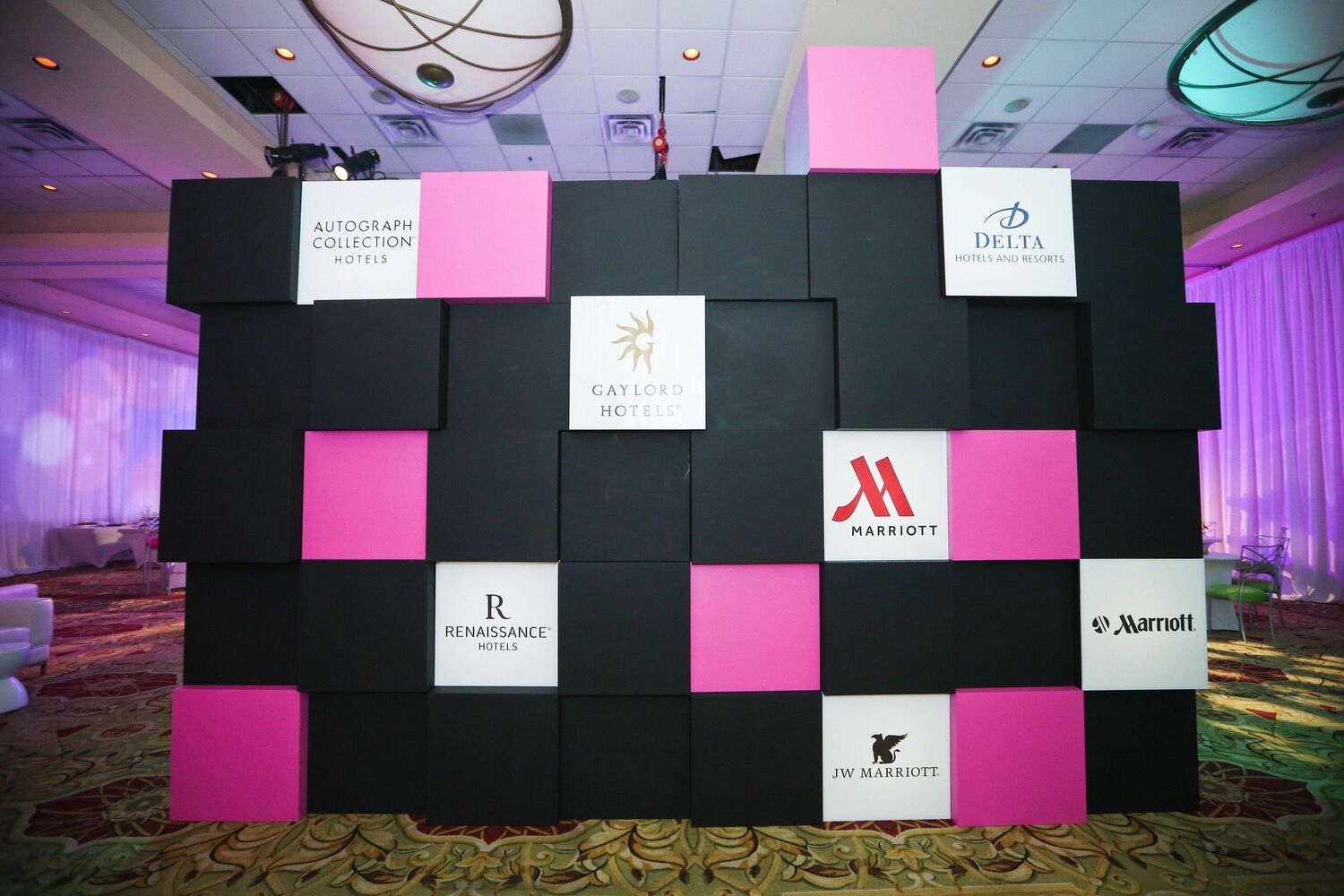 <span style="font-weight: bold;">ФОТОЗОНЫ С ЛОГО </span>